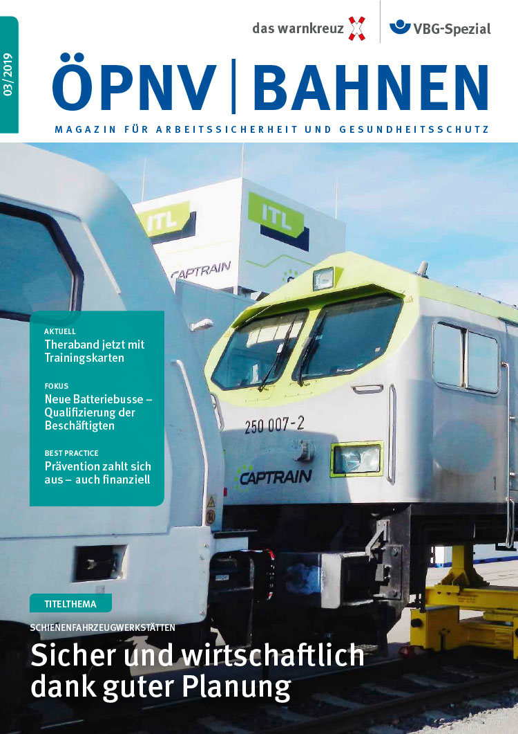 Magazin-Cover: Zug in einer Schienenfahrzeugwerkstatt