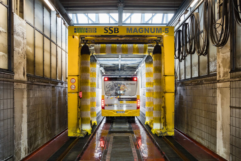 Bei der Erneuerung von Waschanlagen ist insbesondere auf die Sicherheitsabstände zu achten.