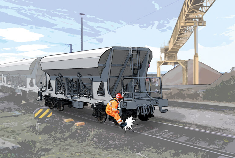 Ein Mitarbeiter gerät bei Rangierarbeiten mit dem Fuß unter einen Waggon