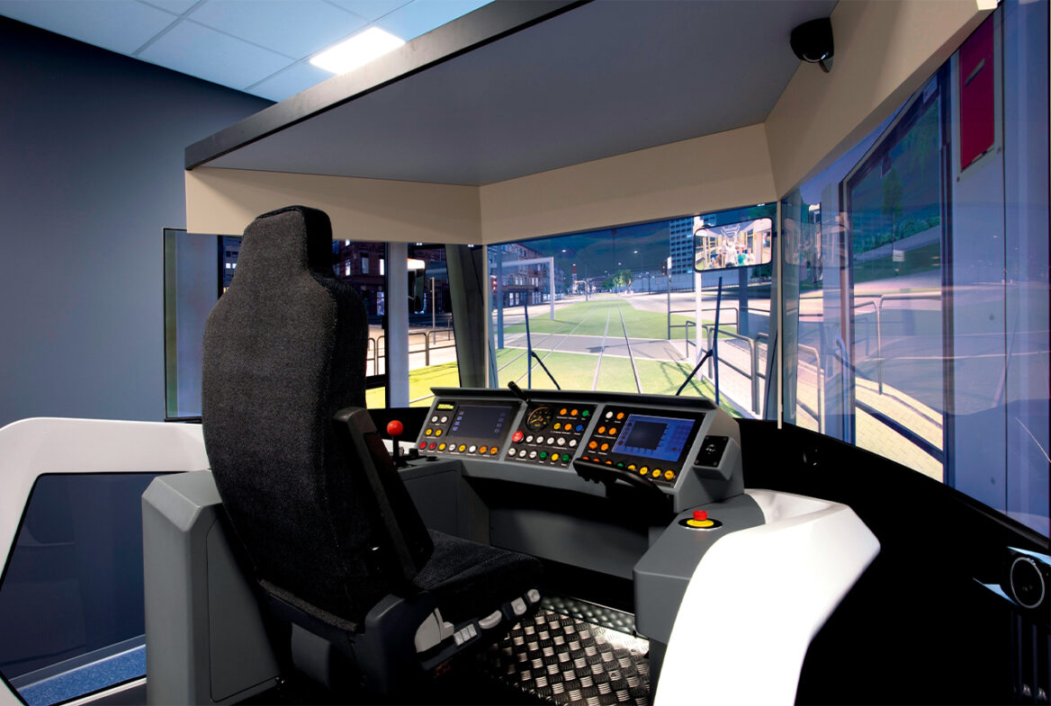 Innenansicht eines Fahrsimulators mit täuschend echter Rundumsicht