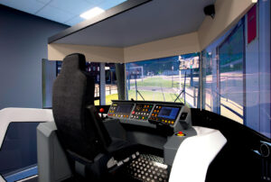 Innenansicht eines Fahrsimulators mit täuschend echter Rundumsicht