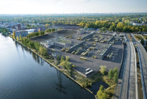 Auch unter den Gesichtspunkten der Sicherheit planen die Berliner Verkehrsbetriebe (BVG) zwei neue große E-Bus-Betriebshöfe für jeweils mehr als 200 Fahrzeuge. Dabei sind die Planungen eng mit Behörden und Berliner Feuerwehr abgestimmt. 2027 soll der Betriebshof in Berlin-Treptow und der zweite in Berlin-Tempelhof fertiggestellt sein.